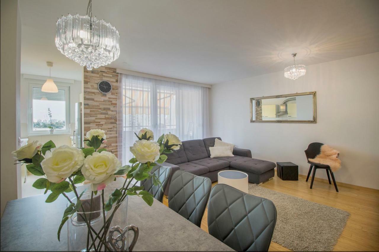 Apartment Montesa Zadar With Free Parking And Balcony Екстериор снимка